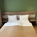 Loft Wood Hotel *