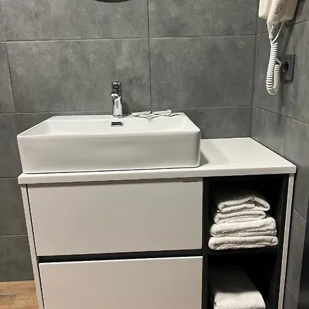 Loft Wood Hotel *