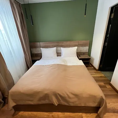 Loft Wood Hotel *